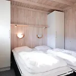 펜션 Lovely In With Sauna Saltum